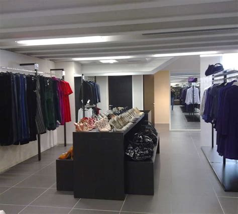 armani factory outlet vertemate italy